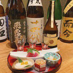 Set of 3 types of delicacies with sashimi and premium sake comparison set