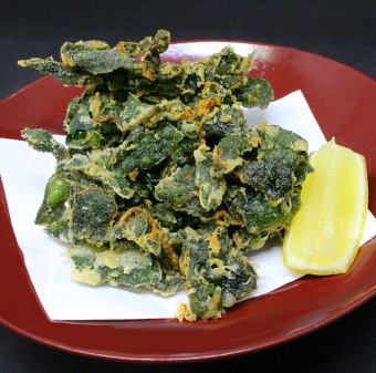 Deep-fried wakame seaweed