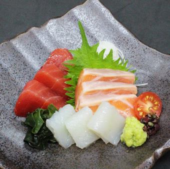 Assortment of 3 kinds of fresh fish sashimi