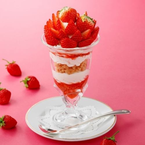 [Seasonal Parfait <4/1~4/26>] Strawberry Parfait made with Kagawa Prefecture strawberries, "Sanukihime" and "Meiho"