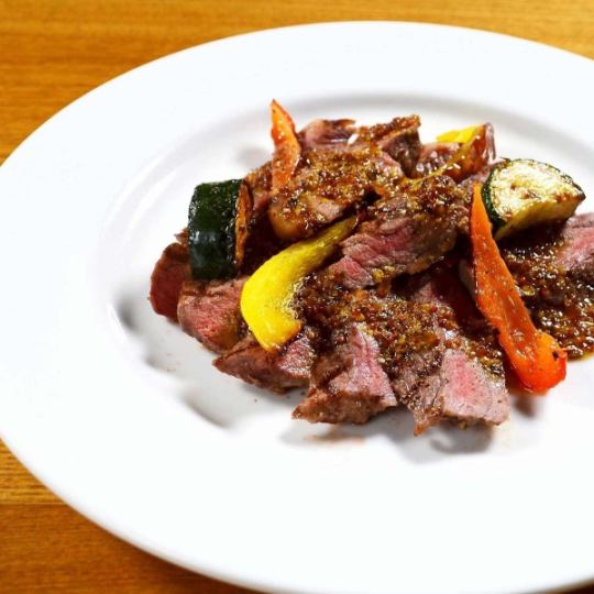 【仅限餐食】一份3300日元的豪华套餐，包含烤牛臀肉、我们的招牌披萨和博洛尼亚肉酱。