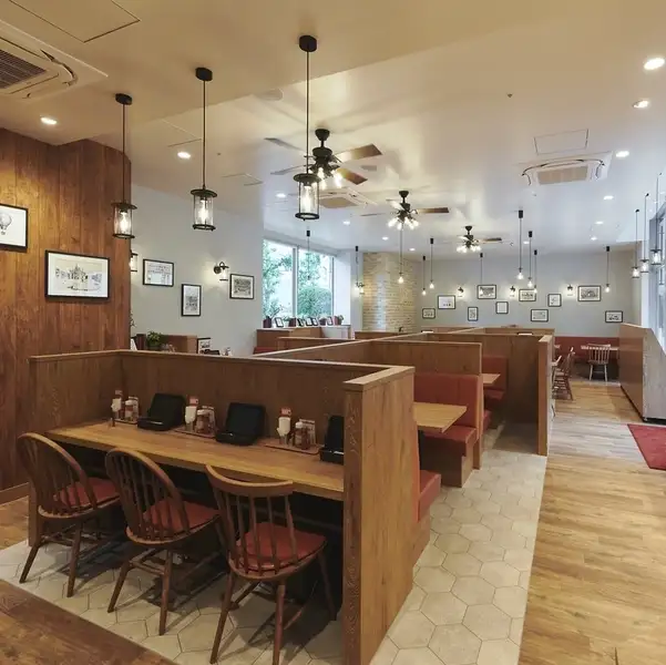 店内は57席をご用意しておりますので、グループでの利用にも対応可能になっております。明るく開放的な空間で、会話を楽しみながら食事ができる雰囲気が魅力です★宴会や家族での集まりにもぴったりで、快適な時間を過ごせます◎