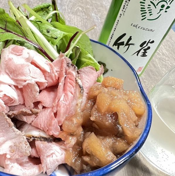 当店では4名様掛けのテーブル席を4つと6～8人様掛けの大テーブルを1つご用意しております。ご友人同士の飲み会から少人数のご宴会などに最適です。またテーブルをつなげる事で最大16名様までご利用可能なお席にすることも可能ですので、女子会など大人数のご宴会にも是非ご活用ください！