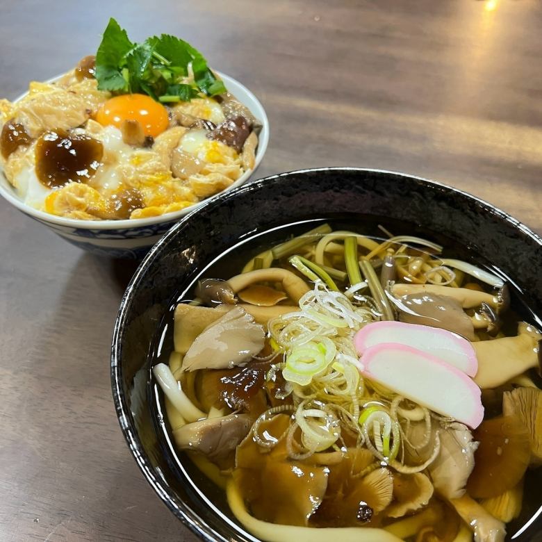 野生のきのこ山菜うどん