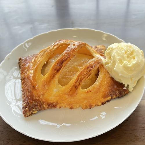 我们提供采用时令食材新鲜出炉的时令馅饼！