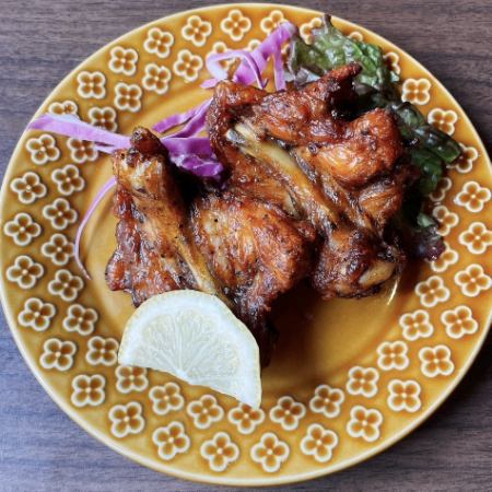 Grilled chicken wings with black pepper