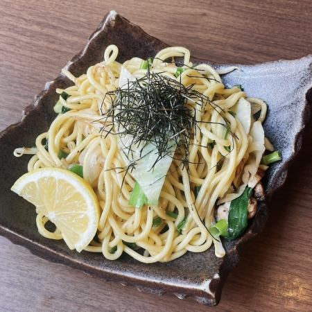 Salt-fried noodles with plenty of spring onions