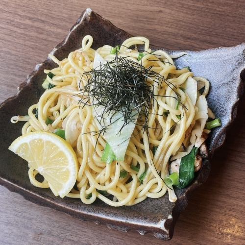 Salt-fried noodles with plenty of spring onions