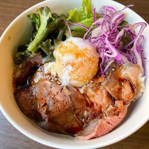 ローストビーフ丼 自家製ユッケダレ