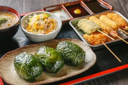 串カツ定食 豚汁付