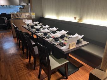 Table seating for up to 10 people.Recommended for after work or small parties.