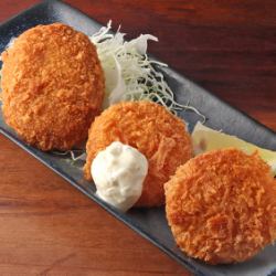 Assortment of three kinds of croquettes (1 of each)