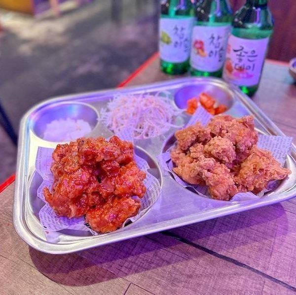 本場の味を再現！チキンは店内でのお食事はもちろんテイクアウトもできます♪骨あり、骨なしも選べます。