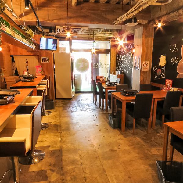 宽敞的内部空间可容纳大型团体。也推荐与家人和朋友一起用餐。它也非常适合举办宴会和女生聚会。请随时联系我们。
