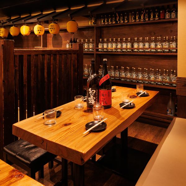 周囲を気にせずゆっくり過ごせるテーブル席をご用意!接待や合コンはもちろん、友人同士の飲み会や大切な会食にもぴったり。また、大人数にも対応可能なお席も完備。会社宴会や学校の集まりなど、幅広いシーンでご活用ください!楽しいご宴会になるよう店舗一体となって全力サポートいたします♪