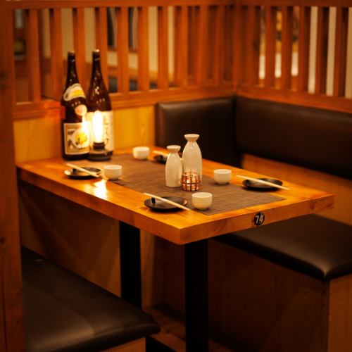 落ち着きのあるテーブル席