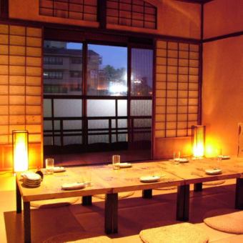 A Japanese-style private room with a view of the Sai River on the third floor.It is very popular for company meetings and girls-only gatherings.