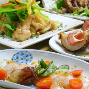 普通酒会的无限畅饮套餐为8道菜品5,000日元（LO 90分钟）、120分钟、无限畅饮套餐。