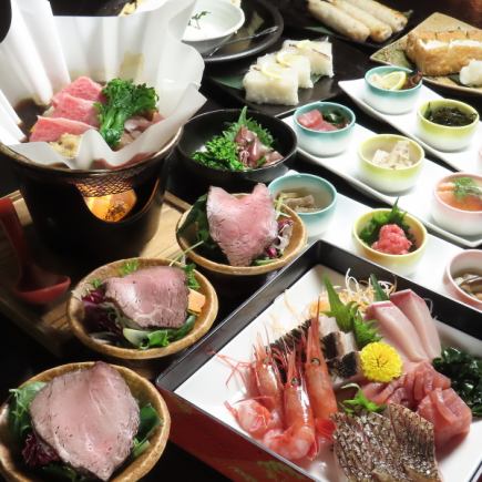 包含能登牛肉和豆腐的豪华套餐，120 分钟内畅饮，共 9 道菜，7000 日元（最后点餐时间为 90 分钟）。