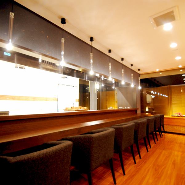 The counter seat has a kitchen in front of you, and it is a specially-appointed seat where the craftsmanship of the cook can be seen ★ The counter seat illuminated by the soft light is a relaxed sitting and the atmosphere of the adult ♪ With the important person Please have a good time in the "Grand Grain New Store"!