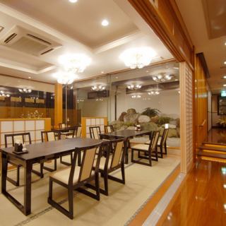 The seating chairs (up to 4 x 6, up to 26) can also be used as private rooms.We will connect seats according to the number of people!
