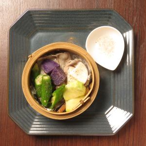 Popular! Steamed vegetables and Soshu Sangen pork