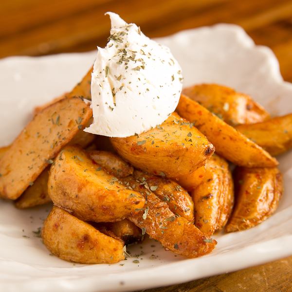 [Our recommended menu] Spicy potatoes ~ Sour cream top ~ 480 yen (excluding tax)