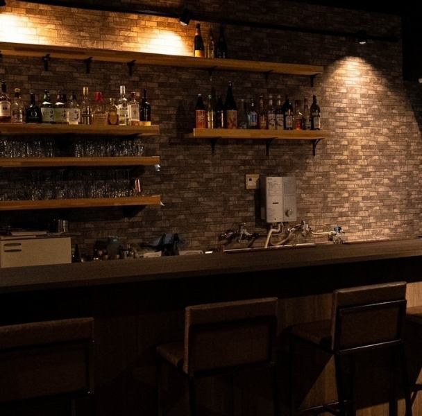 [A bar-style moment] There are 6 counter seats in total.You can forget the time from one person.Please feel free to stop by if you want to have a drink after work or enjoy a conversation with a friendly bartender.