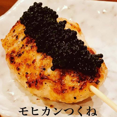 【肉好きを唸らせる焼鳥屋の本気。】

@hanabusa_arae【7種の牛串がある店　焼鳥居酒屋はなぶさ】
大将が作る本気の7種類の牛串、焼き鳥は肉好きを唸らせる🍗
厳選された九州産のお肉と、お野菜の数々はお客様も満足いただけること間違いなし💪

牛串の中でも特におすすめしたいのが黒毛和牛の４つの部位を贅沢に使った
✨1日10本限定【幻のつくね】✨
皆様に愛され14000本突破しました‼️

そのほか、サーロイン・赤牛・トモ三角・イチボ・カイノミ・中落ちの牛ぐしはどれも絶品✨
香りの良いブラックペッパーと塩にこだわったシンプルに素材の味をお楽しみいただけます！
お好みに合わせてお召し上がりください。

牛串だけじゃない❗️
豚串と焼き鳥もおすすめです♪
霧島山麓バラは甘めの味わいで柔らかくてジューシー✨
名古屋コーチンはジューシーなももとさっぱりなむねをご用意。

厳選素材が彩る肉料理の万華鏡🍖
・牛すじ煮込み
・国産黒毛和牛　イチボステーキ
・宮崎牛レアカツ
焼き、煮込み、揚げなど、部位ごとに最適な調理を行い、店主厳選の新鮮野菜を添えてご提供いたします👌

鹿児島県から取り寄せたいも焼酎『伽羅蜜（キャラミツ）』はロックがおすすめ❗️
さらに、時期ごとに入れ替わる日本酒、常に５本ご用意しています🍶
長年炭と向き合う店主が手掛ける渾身の串や一品料理を、ぜひお好きなお酒とともにお召し上がりください💁‍♂️

おひとり様も歓迎いたします❗️「お一人様焼き鳥セット」もございますのでごゆっくりとお過ごしいただけます。

西新駅や別府駅で居酒屋をお探しの際は当店で🍻
ご夫婦、ご家族での夕食やカジュアルな接待、デートのディナーなど、美味しいものを掘りごたつ席や半個室で気軽にご利用ください🌃

喫煙者様に朗報！
喫煙席ではタバコを吸いながらお食事も楽しめちゃいます🚬
分煙対策もしっかり◎

皆様のご来店心よりお待ちしております🙇‍♂️🙇‍♀️
#焼鳥居酒屋はなぶさ
#福岡牛肉
#西新やきとり
#福岡居酒屋デート
#福岡居酒屋おすすめ
#西新居酒屋
#福岡グルメ
#福岡肉ディナー
#福岡肉料理
#別府居酒屋
#西新焼き鳥