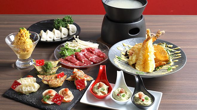 <<焚きスープ餃子全3種♪>>一番人気は九州熊本直送の馬肉を使用した桜しゃぶしゃぶも楽しめる焚き餃子！