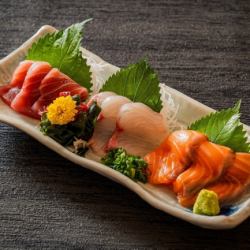 お刺身の盛り合わせ～本日の朝採れ鮮魚～