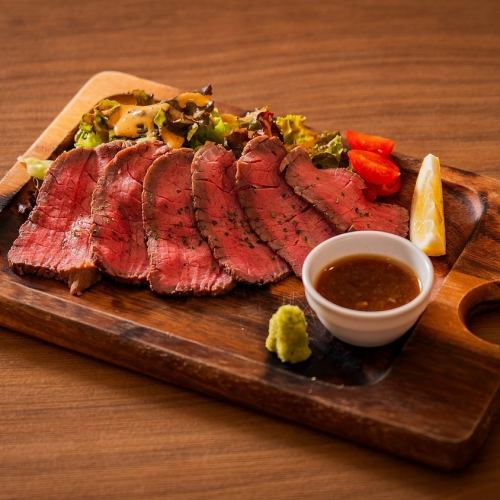 牛モモ肉のローストビーフ～シャリアピンソース～
