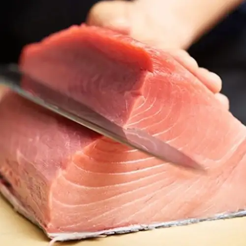 We offer a variety of dishes using bluefin tuna sourced in blocks from our contracted fisheries supplier in Hokkaido.