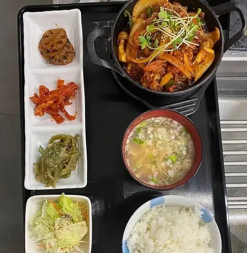 제육폭식 정식