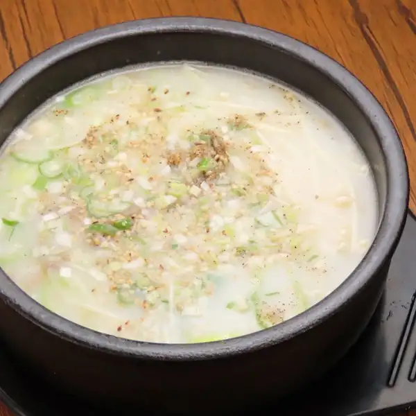 さっぱりなのにコク深いスープが絶品◎春雨入りでツルっと美味しいソルロンタン定食