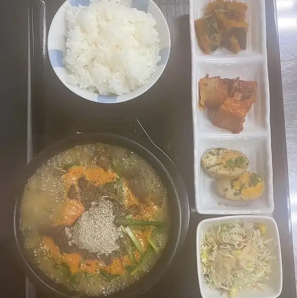 希少な韓国伝統料理を味わう!さっぱりピリ辛で美味しい特製スンデク定食