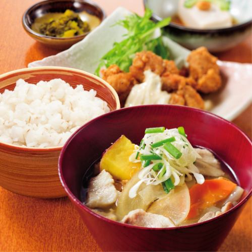 Daily pork soup set meal 950 yen (tax included)
