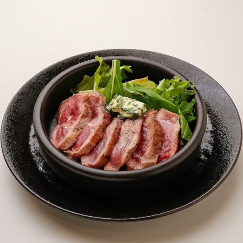 香草黄油煎羊肉！