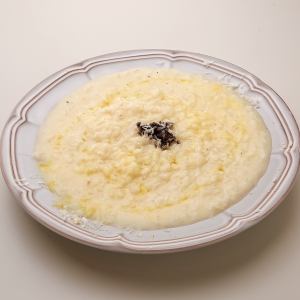 浓郁的松露奶酪烩饭