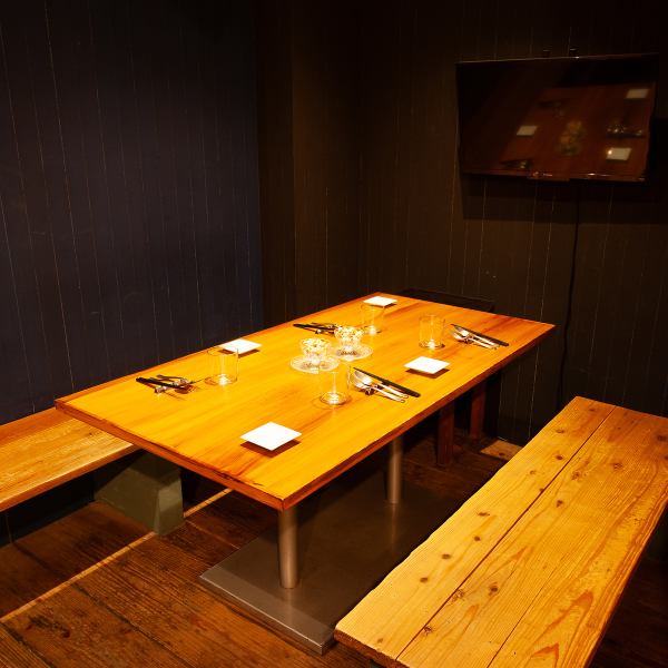 【飲み会・女子会に♪13名から貸し切り◎】プライベート空間なシックな店内でご友人同士の女子会や、会社宴会など様々なシーンでご利用いただけます。フロア貸切は最大20名まで可能◎自慢のイタリア料理はもちろん、食後はパティシエが作る本格スイーツやバリスタの淹れるコーヒをお楽しみください