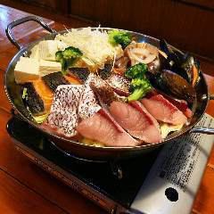◆Assortment of 3 kinds of sashimi and luxurious hot pot course♪ 100 minutes of all-you-can-drink included