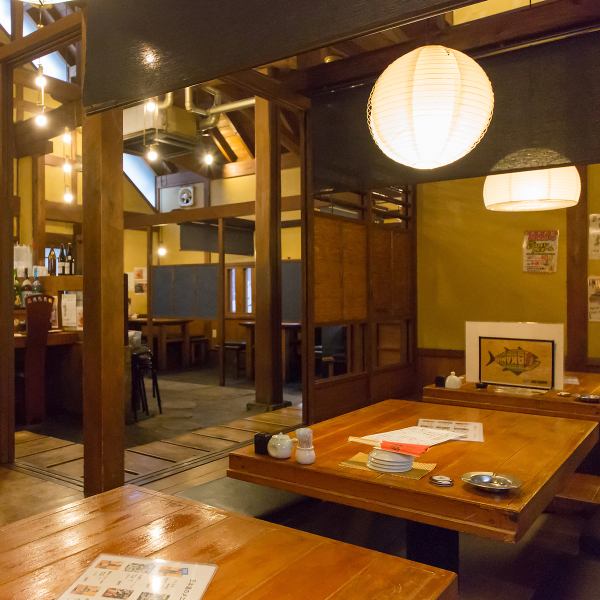 After passing through the cobblestone entrance, you will be greeted in a shop full of warm wood.You can enjoy eating and drinking slowly in the shop with a high ceiling and a feeling of openness ♪ Our motto is “Smile” ♪ The whole staff will be happy to help you enjoy eating and drinking ♪