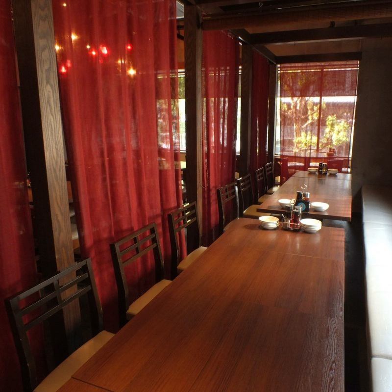 Recommended for banquets! A semi-private room separated by curtains that won't distract your surroundings♪
