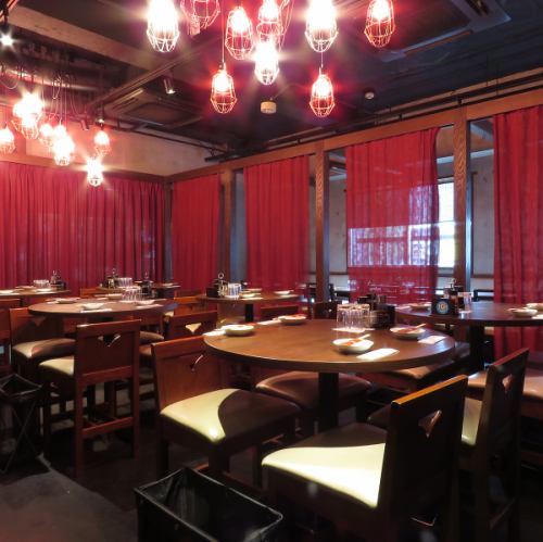 [For 2 to 4 people] 4 people table seat perfect for drinking party after company.You can enjoy authentic Chinese food at a reasonable price in a gorgeous atmosphere based on red! We have reservations for drinks and various banquets with friends and colleagues.
