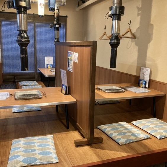 お座敷は、学生さんの打上げや会社宴会にピッタリの寛ぎ空間。土日はご家族連れに人気です。
