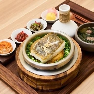 定番の韓国式定食から釜飯定食まで♪ランチタイムもおなか一杯！