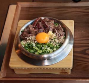 牛ハラミ焼肉釜飯