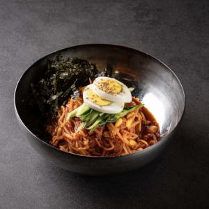 チョル麺（太麺の混ぜ麺）