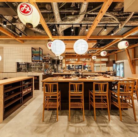 【カウンター席】洗練された和モダンの空間で、ゆったりと過ごせるカウンター席。