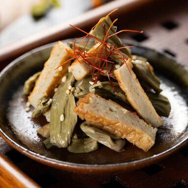 イタドリとじゃこ天の塩きんぴら